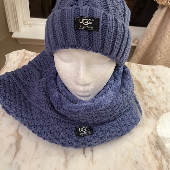 UGG BlueBerry  pom pom hat infinity scarf set NWT - Picture 1 of 4